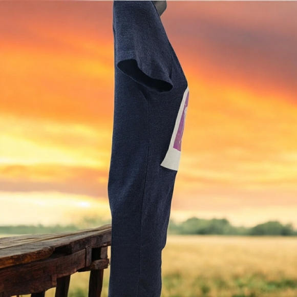 Aeropostale Tee in Navy blue size Woman's Medium with Paradise picture. - Picture 3 of 5